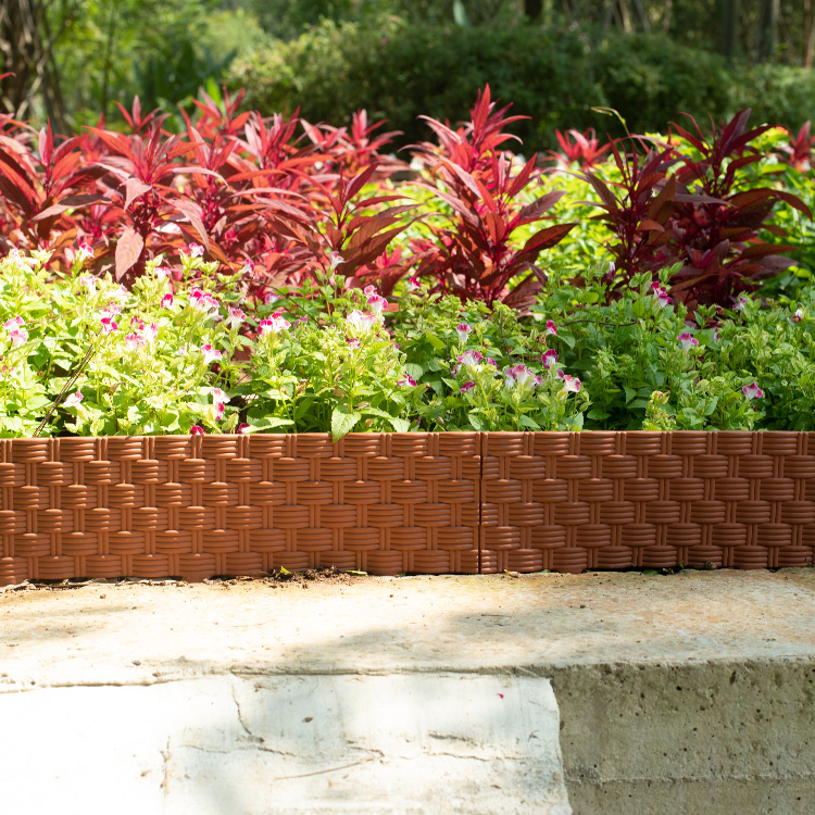 حصار دور باغچه